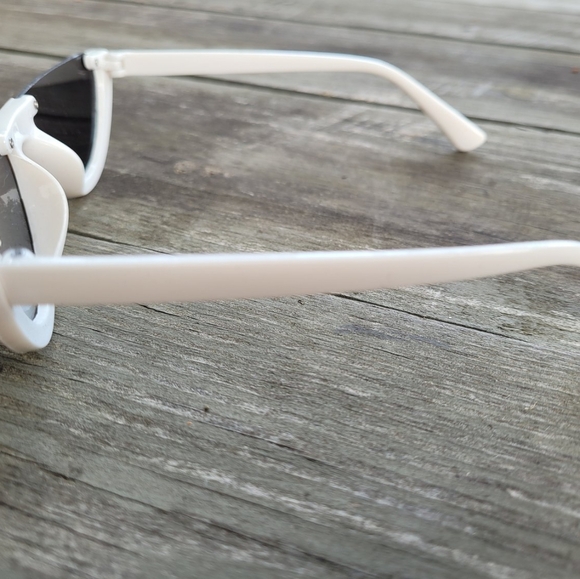 Retro white half moon sunglasses - Picture 5 of 5